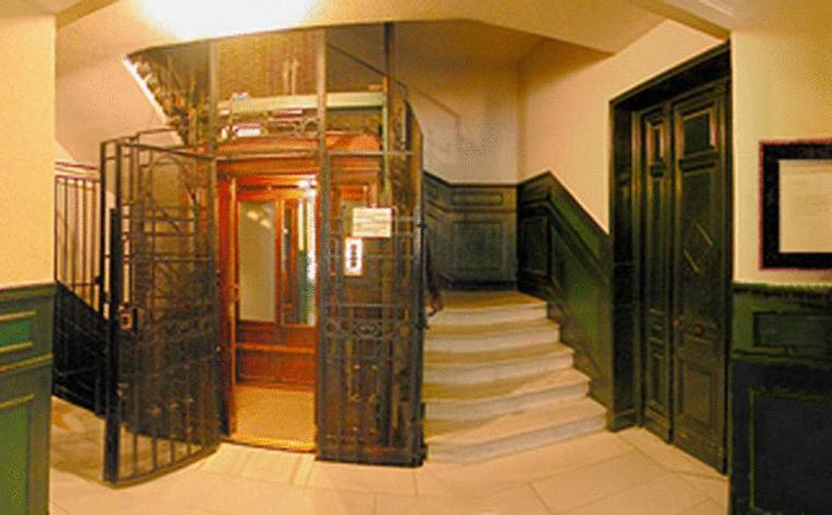 Hostal Santa Isabel Madri Exterior foto